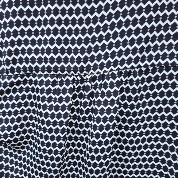 Candie's- Black & White- V Neck- Button Sleeve- Blouse- Size Small- Vintage - Picture 11 of 11